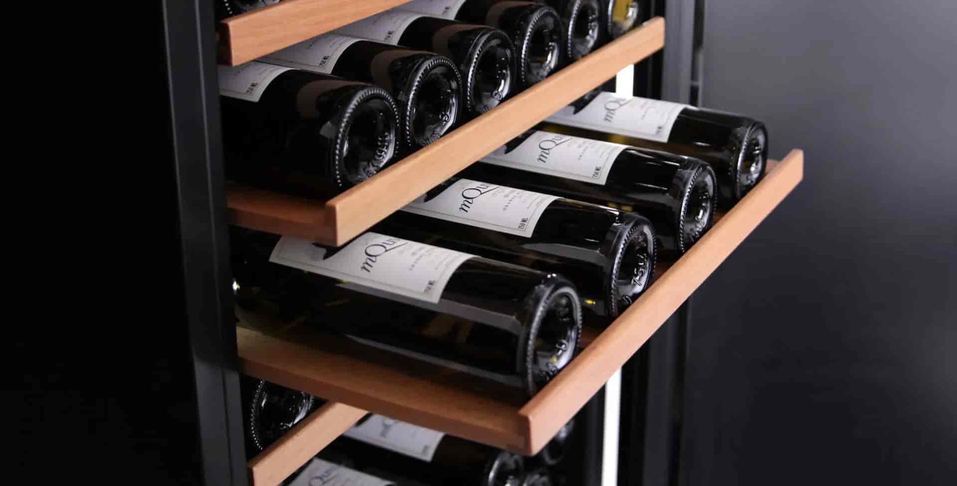 mQuvée vinlagringsskåp - WineStore 177 - 15 hyllplan mQuvée vinlagringsskåp - WineStore 177 - 15 hyllplan